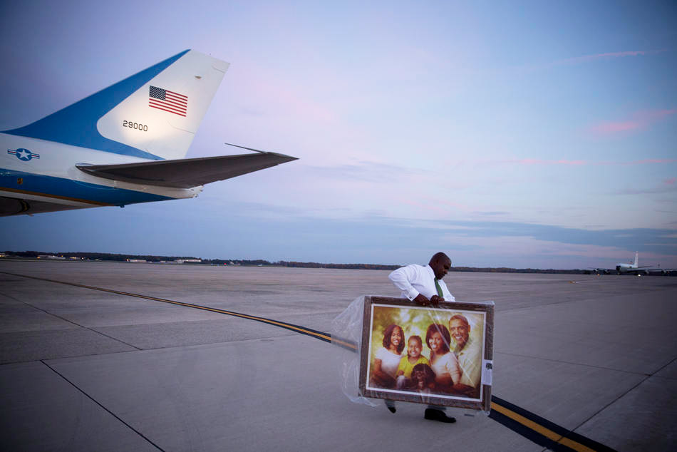 Barack Obama family portrait leaving Air Force one